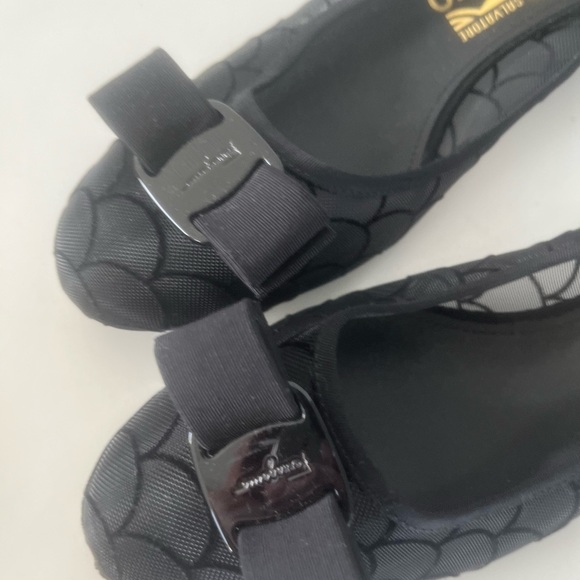 Ferragamo vara mesh bow pump size 7 1/2 nwt - Picture 15 of 16